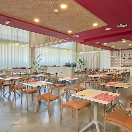由特尼亚酒店 3* 赫罗纳